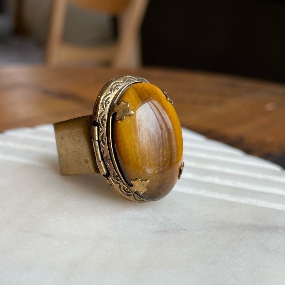 Vintage Jan Michaels Tiger Eye Ring Locket